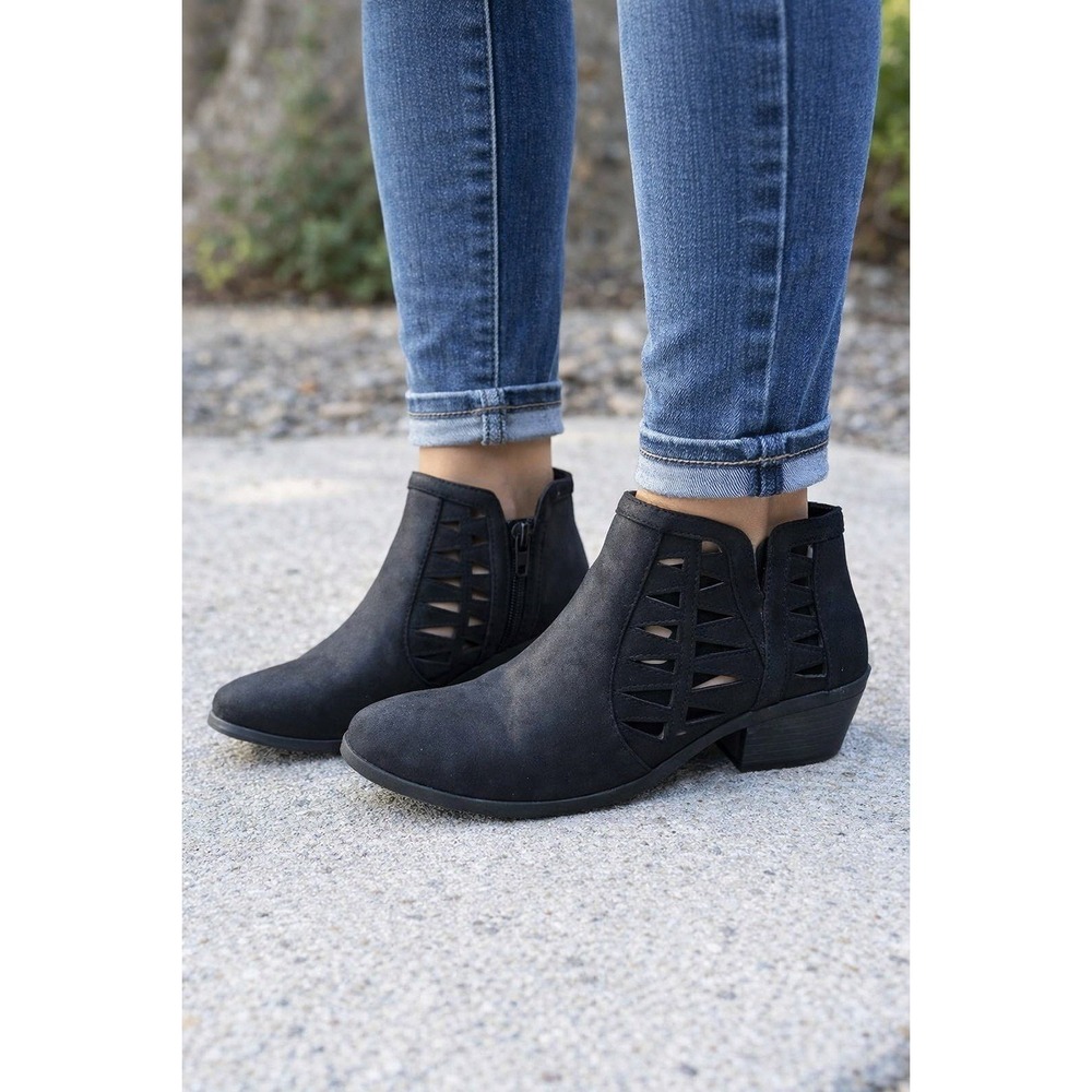 Soda Ankle Boots Women 6 Black Laser Cut Out Faux Suede Side Zip Block Heel boho
